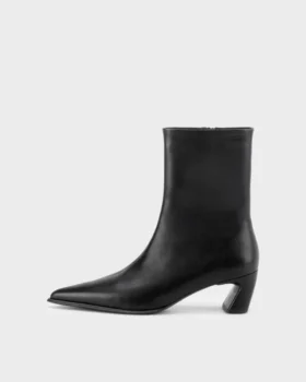 Bottes Ilona